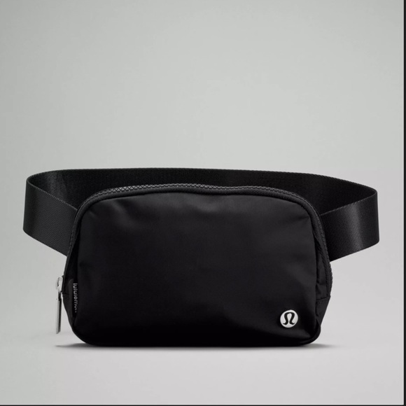lululemon athletica Handbags - Lululemon EVERYWHERE BELT BAG NWT BLACK